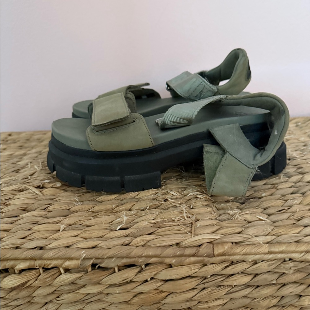 Ugg Ashton Lug Sandal